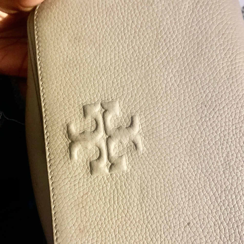 Used authentic Tory Burch Crossbody ( accept offers and trades ) bought for $400